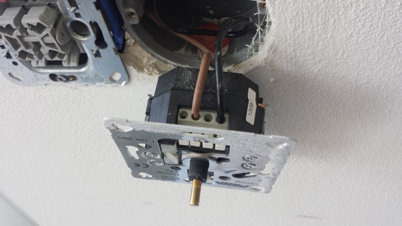 maat vallei dwaas plafondlamp op dimmer - Forum - Circuits Online