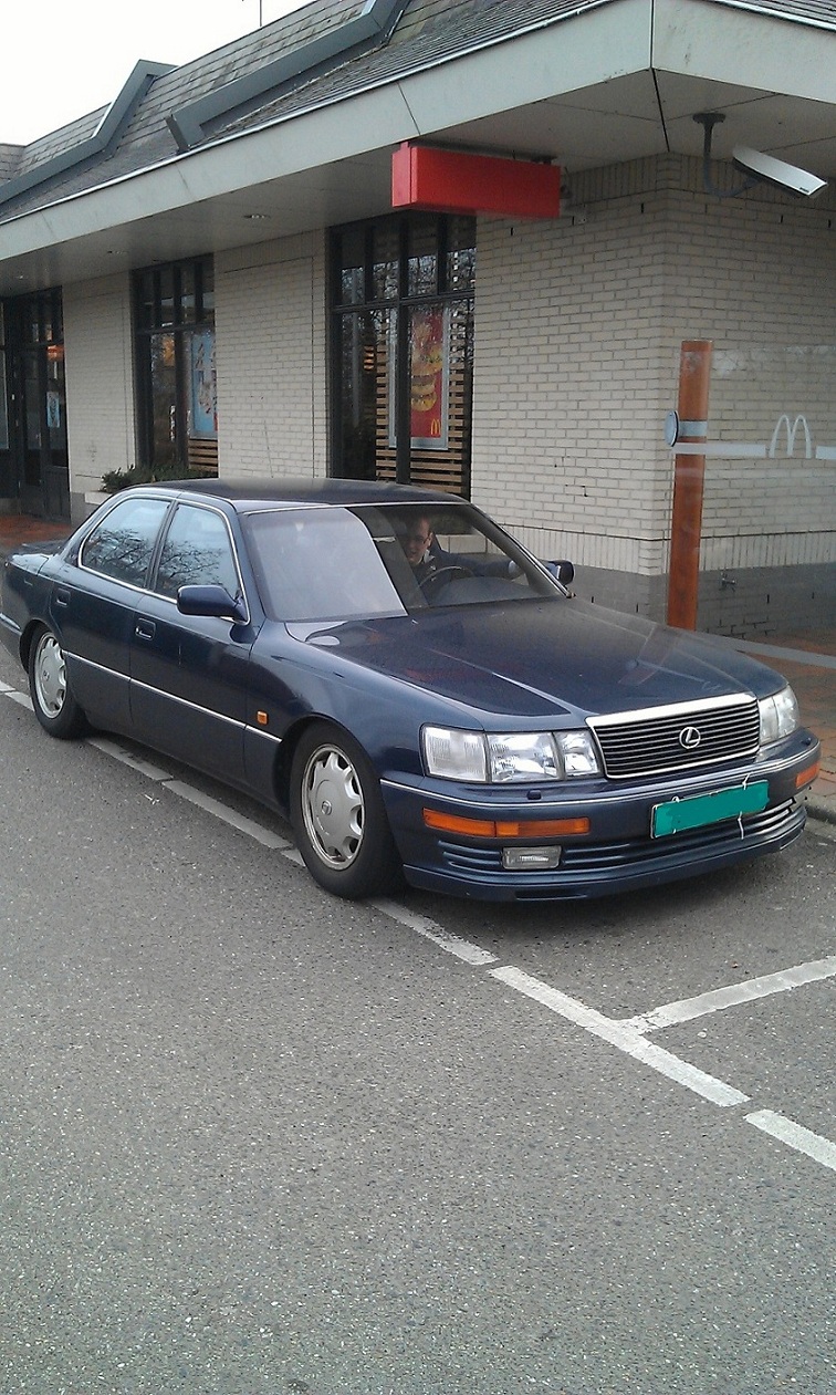 lexus1.jpg