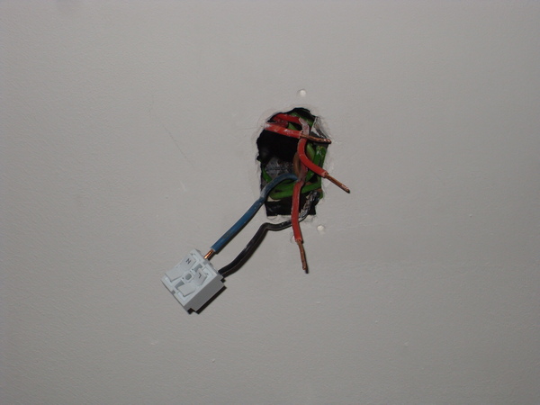 lamp ophangen, stopcontacten doen het niet meer - forum - circuits