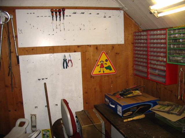http://www.uploadarchief.net/files/download/WERKPLAATS02.JPG