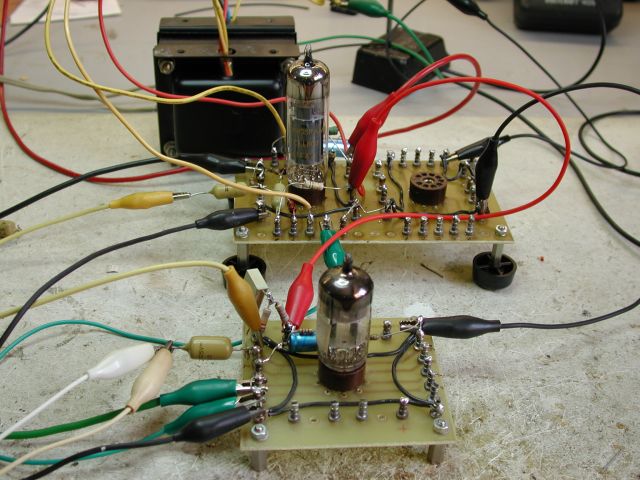 http://www.uploadarchief.net/files/download/ecll800%20amp%20overview.jpg