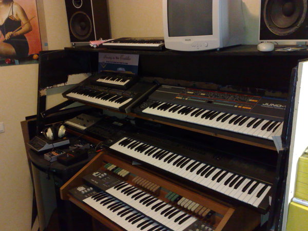 http://www.uploadarchief.net/files/download/muziekhoek.jpg