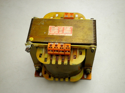 http://www.uploadarchief.net/files/download/resized/veiligheidstrsafo.jpg