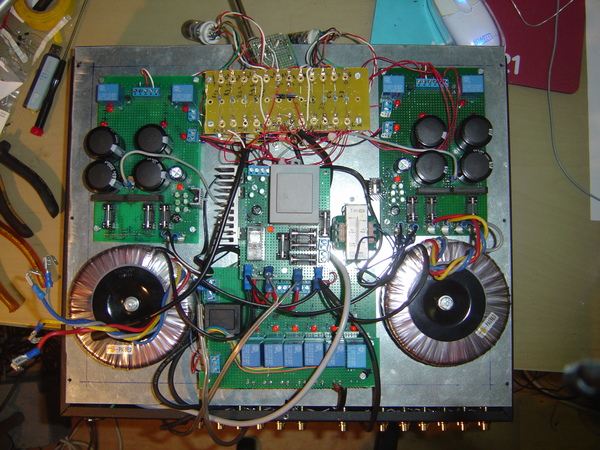 http://www.uploadarchief.net/files/download/versterker101.jpg